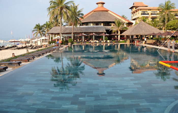 Seahorse Resort ra mắt hồ bơi vô cực với diện mạo mới, trải nghiệm mới tại Mũi Né