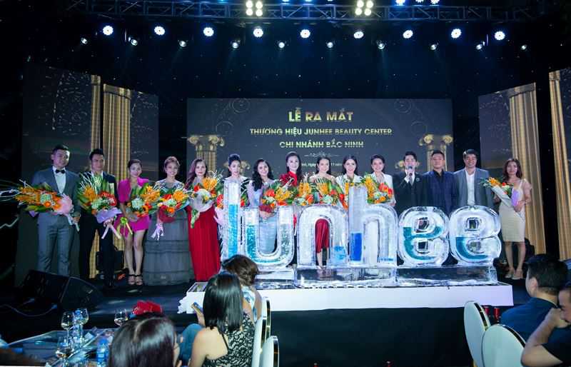 Dàn Sao Việt tụ họp trong lễ ra mắt thương hiệu làm đẹp tại Bắc Ninh